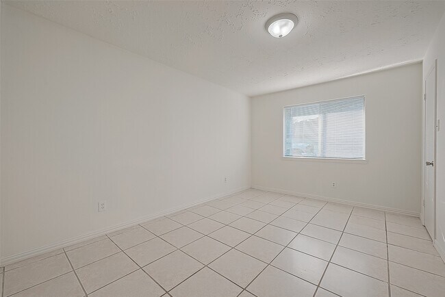 Building Photo - 3806 Embarcadero Dr