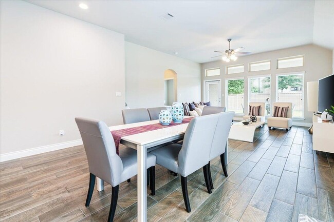 Building Photo - 217 Cherokee Rose Cir