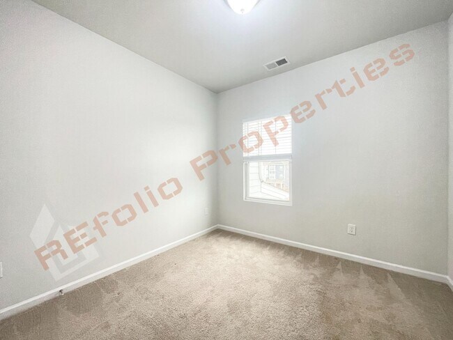 Building Photo - Charming 3 Story 4 Bedrooms with 1st Floor Guest Suite Townhome @ Smith Farm, Apex, Available Now!