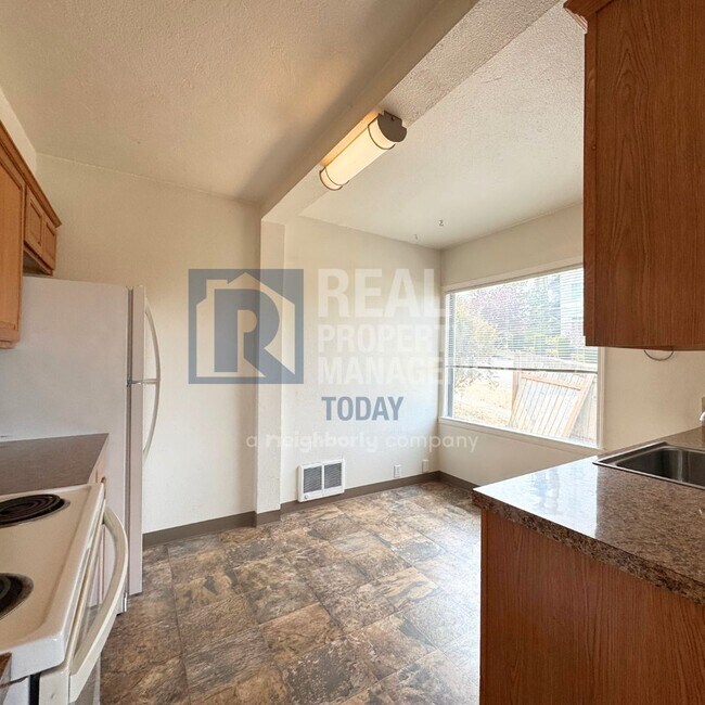 Building Photo - Dammrose - 3201 (Cascade Group)