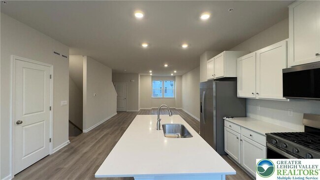 Building Photo - 8209 Brodie Ct