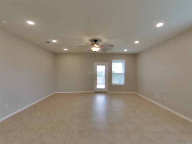 Building Photo - 153 Ella Marie Cir