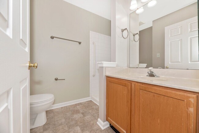 Building Photo - Beautifully Renovated Townhome in Walnut Ridge