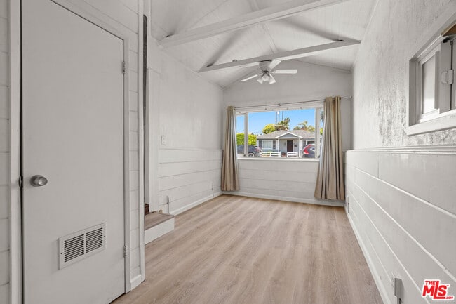 Building Photo - 2421 Cloy Ave