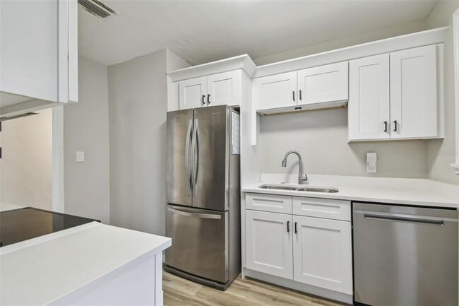 Building Photo - 2709 S Manhattan Ave