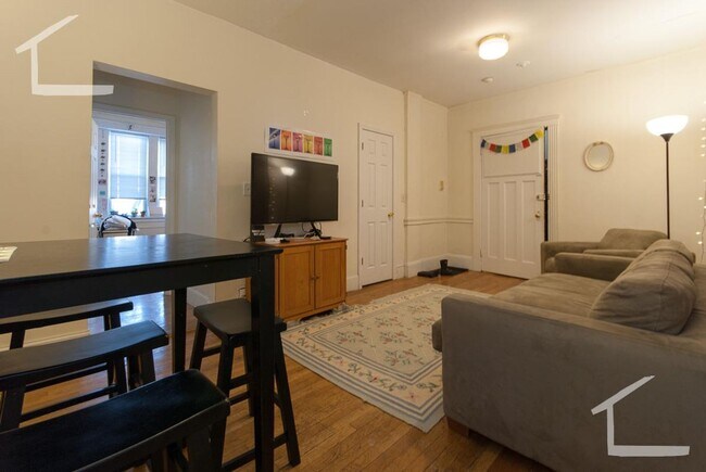 Building Photo - Brookline 4 BR 1 Bath Apartment - 9/1/26 (H&HW included) NO BROKER FEE