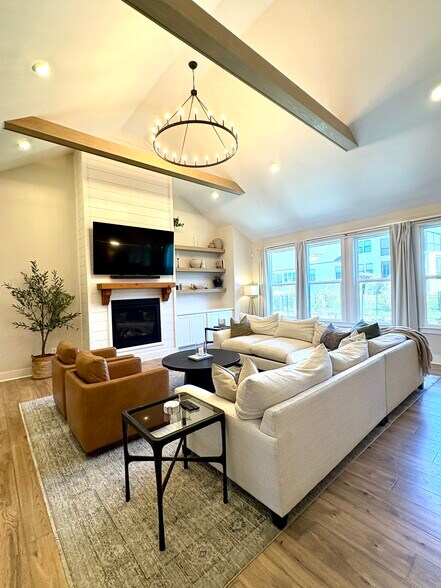 Building Photo - 5052 High Park Hill Dr