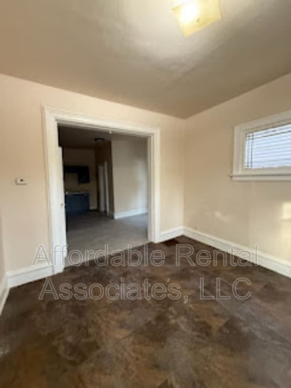 Building Photo - 1240 W Washington St