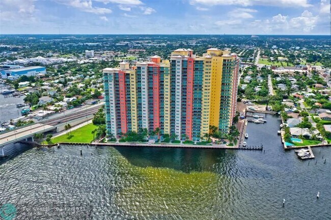 Building Photo - 2640 Lake Shore Dr