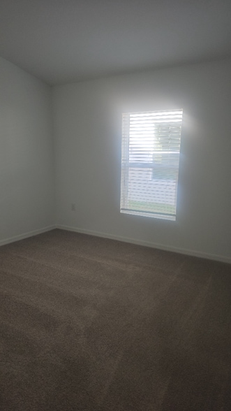 Building Photo - 4381 Riverbend Blvd