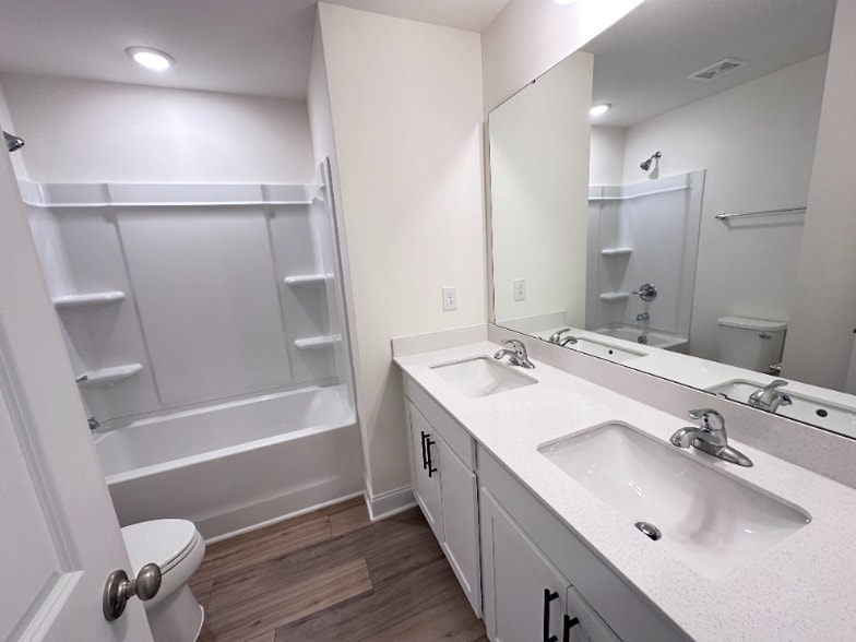 Building Photo - 107 Hyacinth Ln