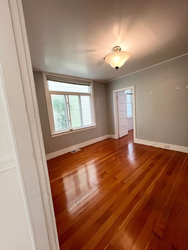 Building Photo - Large, Beautiful Home near Dolores Park!