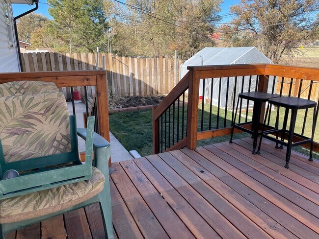 Building Photo - 3 Bed 2 Bath Home With 2000+ Square Feet With Exclusive Access to Rock Island Trail!!