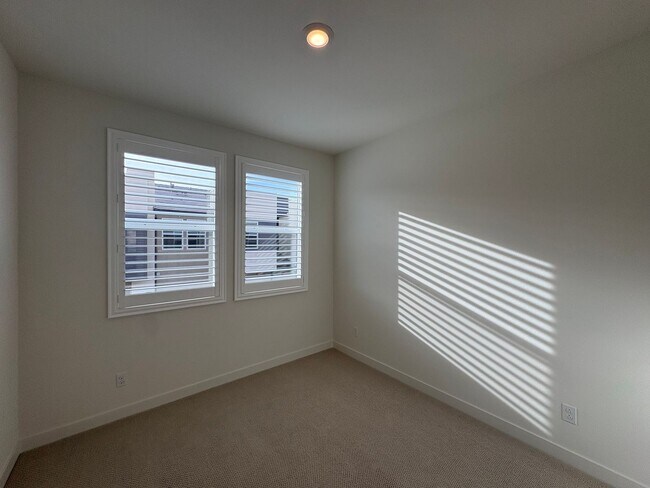 Building Photo - Modern 3BD/3BA in San Marcos