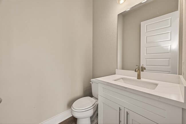 Building Photo - 1504 Hussion St