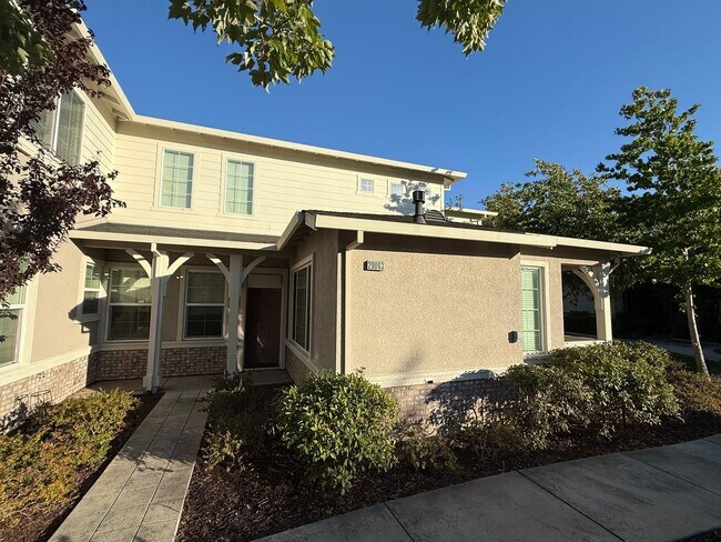 Building Photo - Hayward Condo 3 Bed/2.5 Bath Updated kitch...