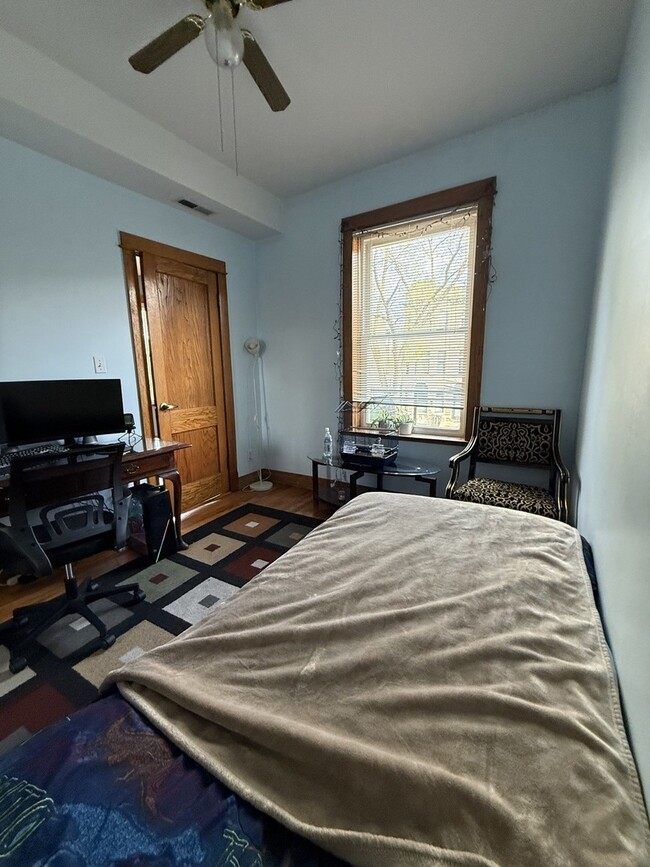 Building Photo - 2523 W Iowa St
