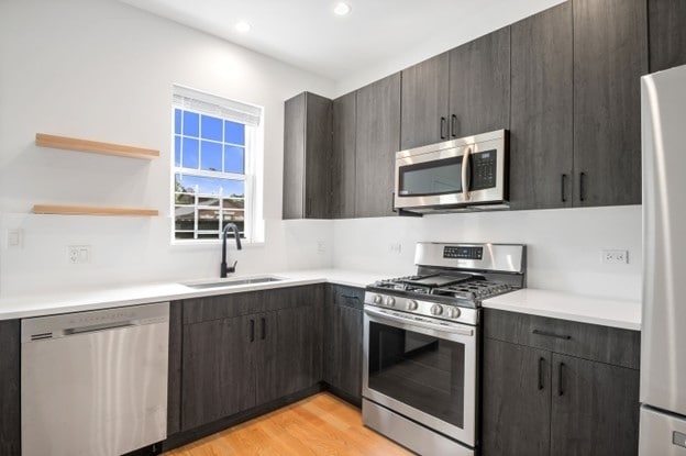 Building Photo - 1217 W Wellington Ave