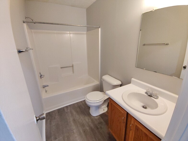 Building Photo - 16 Duiguid Dr