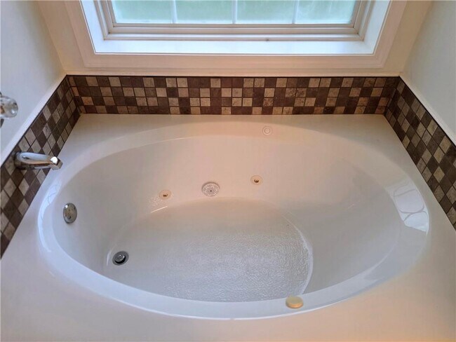 Building Photo - 3060 Glen Wallace Dr