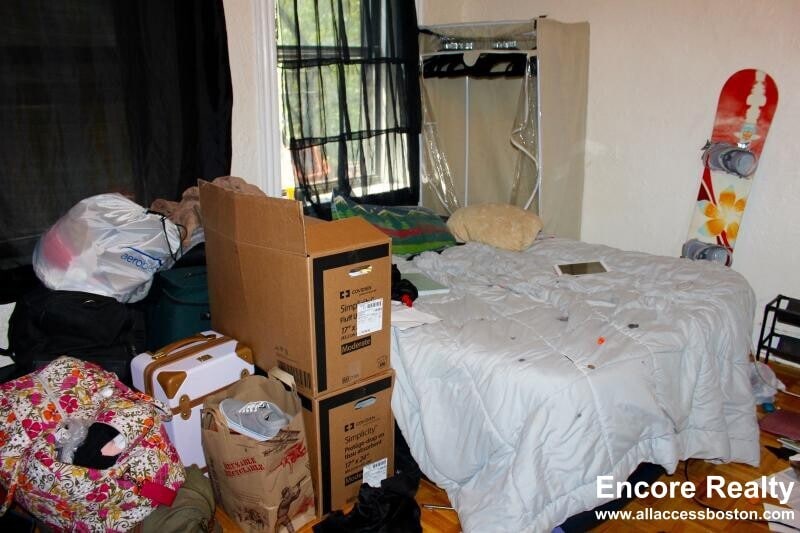 Building Photo - 40 Anderson St