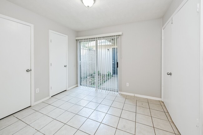 Building Photo - 3009 Walnut Springs Dr