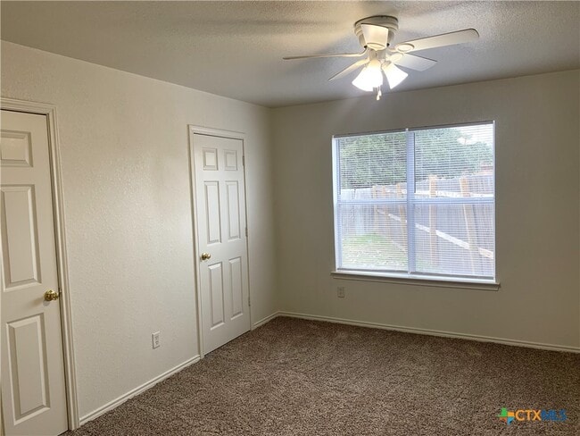 Building Photo - 105 Valley Cir