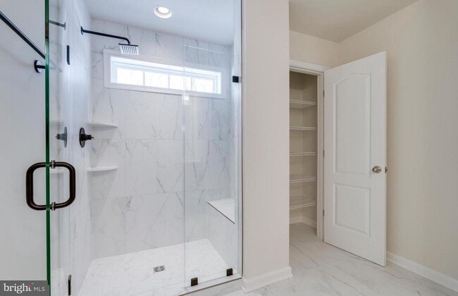 Building Photo - 10810 Meridian Hill Way