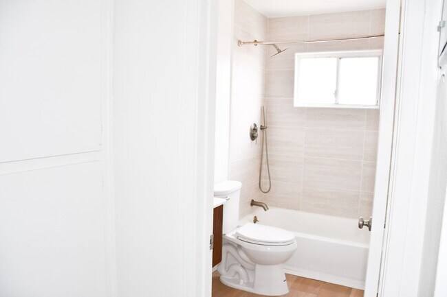 Building Photo - Valencia (994)