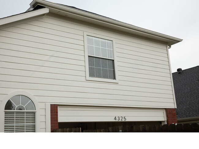 Building Photo - 4325 Palmdale Dr