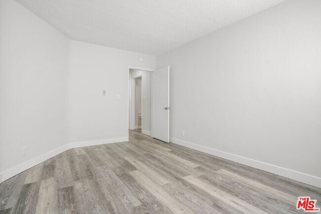 Building Photo - 1030 N Orange Grove Ave