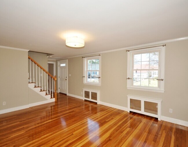 Building Photo - 66 Southfield Cir