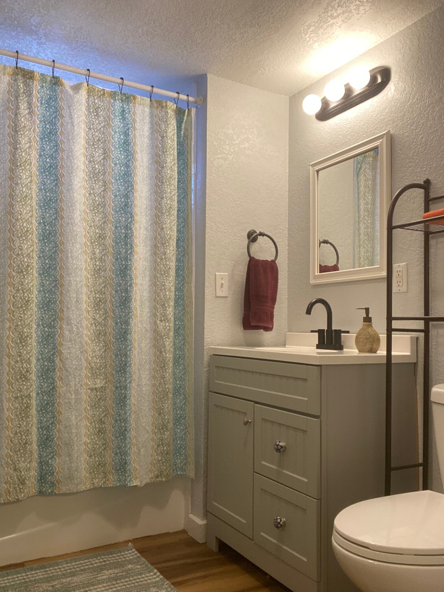 Building Photo - 616 W Mulberry St