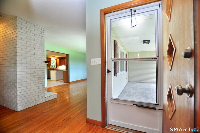 Building Photo - 84 Holcomb St