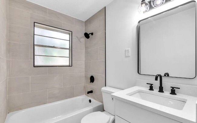 Building Photo - 2919 Normandy Dr