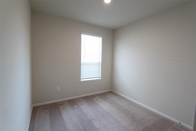 Building Photo - 6423 Lakeview Haven Dr