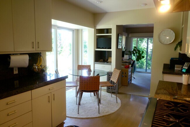 Building Photo - Coming Soon! Cozy home in South Pasadena.