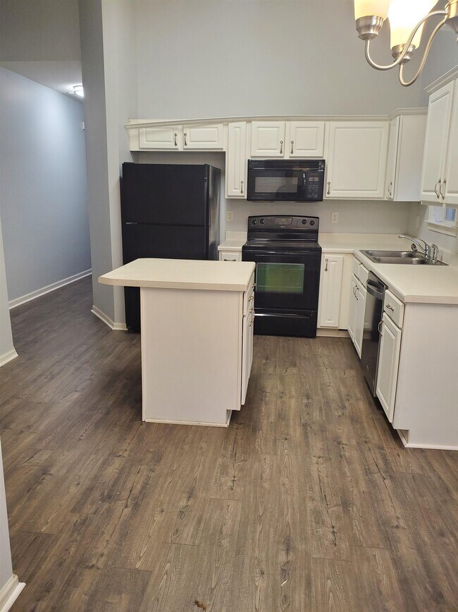 Building Photo - 8688 Eagle View Dr