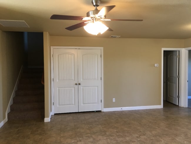 Building Photo - 907 Dart Ct