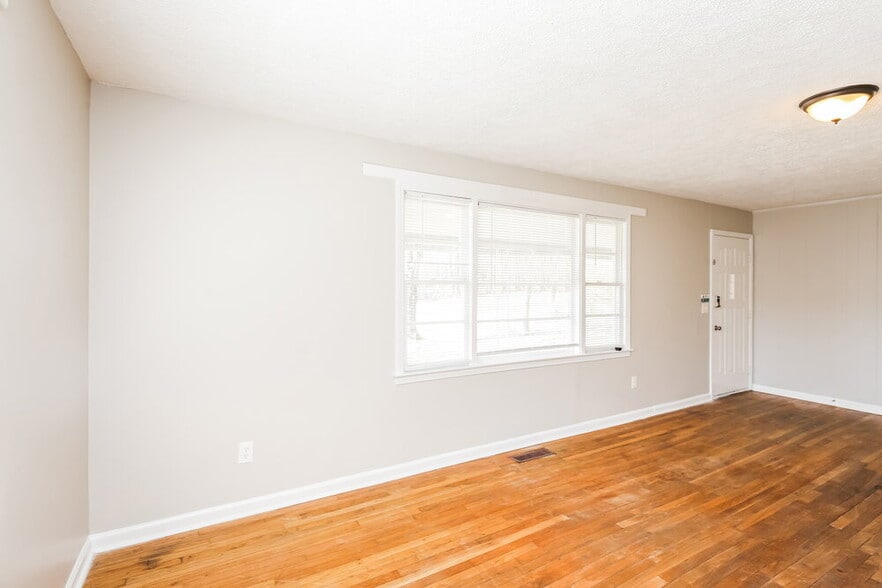 Building Photo - 3995 Sandy Hill Rd