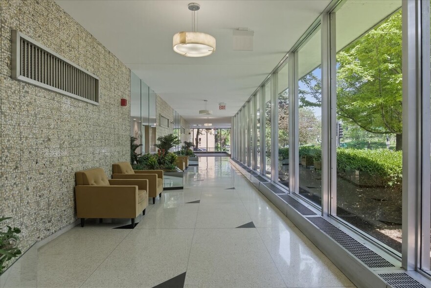 Building Photo - 3950 N Lake Shore Dr