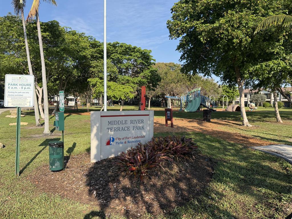 Building Photo - 800 NE 14th St