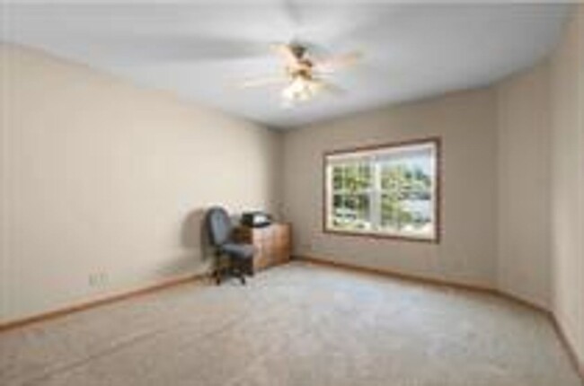 Building Photo - 2104 E Lucille Ln