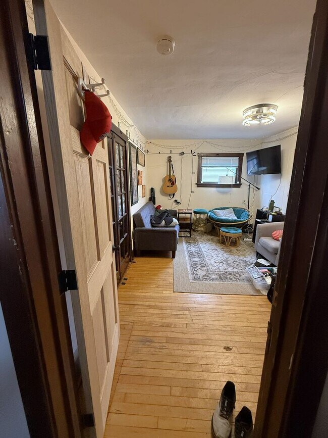 Building Photo - 1323 St James Ct