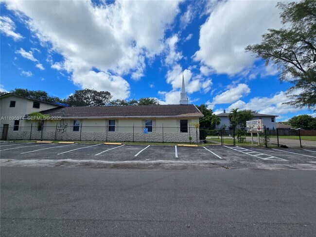 Building Photo - 716 NW 14th Way