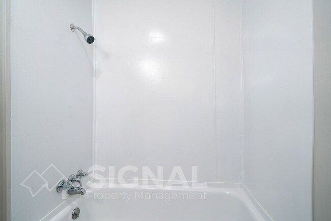 Building Photo - 1636 31st St SW