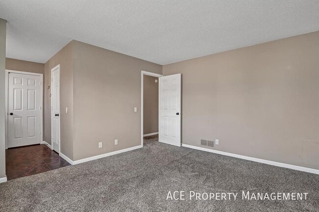 Building Photo - 1227 Clover Ridge Dr