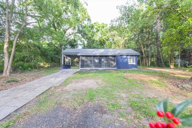 Primary Photo - 211 Columbia Dr