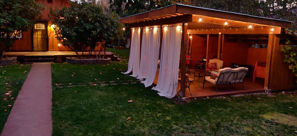 Fall 2019, early evening - 3842 Idaho St