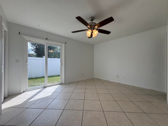 Building Photo - 3/2 Pool Home in Deltona Lakes